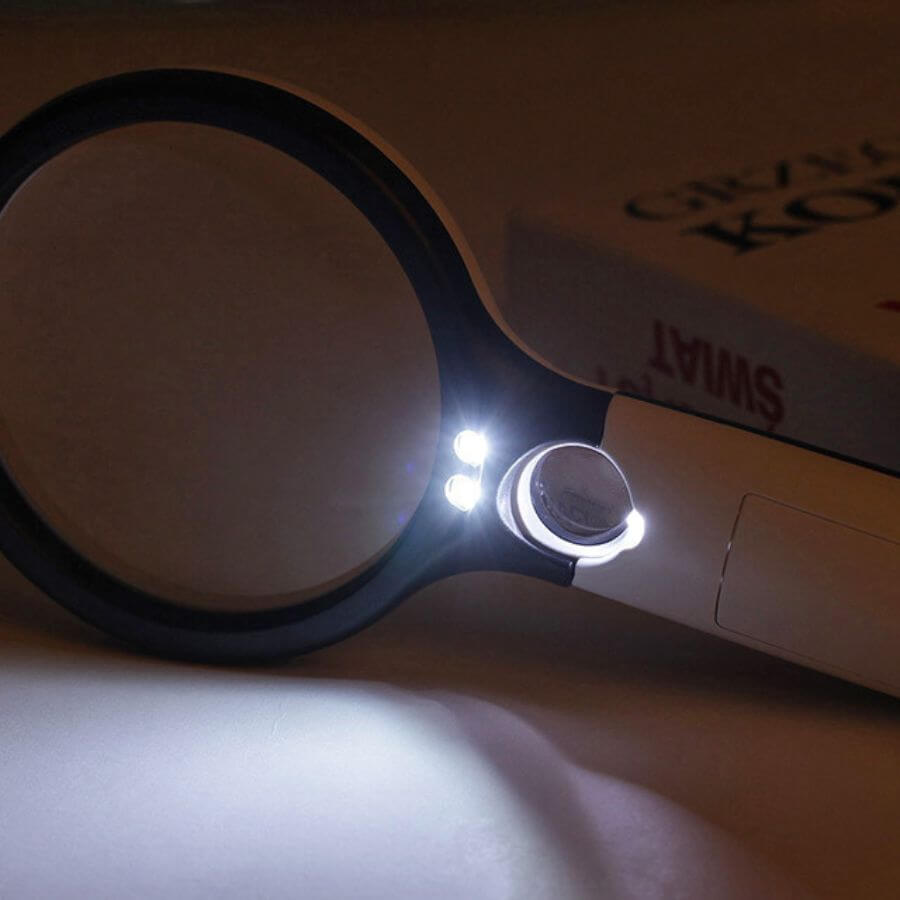 Magnifying Glass with LED - Painting by numbers shop